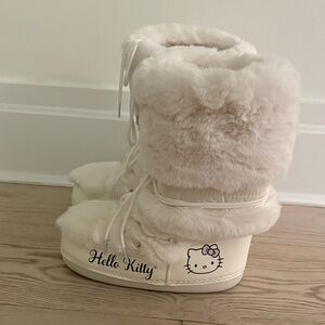 Rare Hello Kitty Furry White Boots from forever 21 sold out everywhere size 8